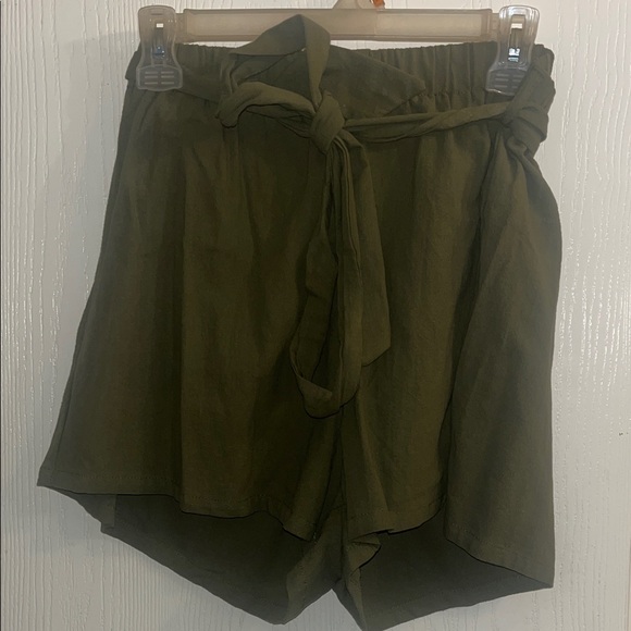 SHEIN White Buttoned Crop Top & Olive Shorts Set size Large - Picture 7 of 13